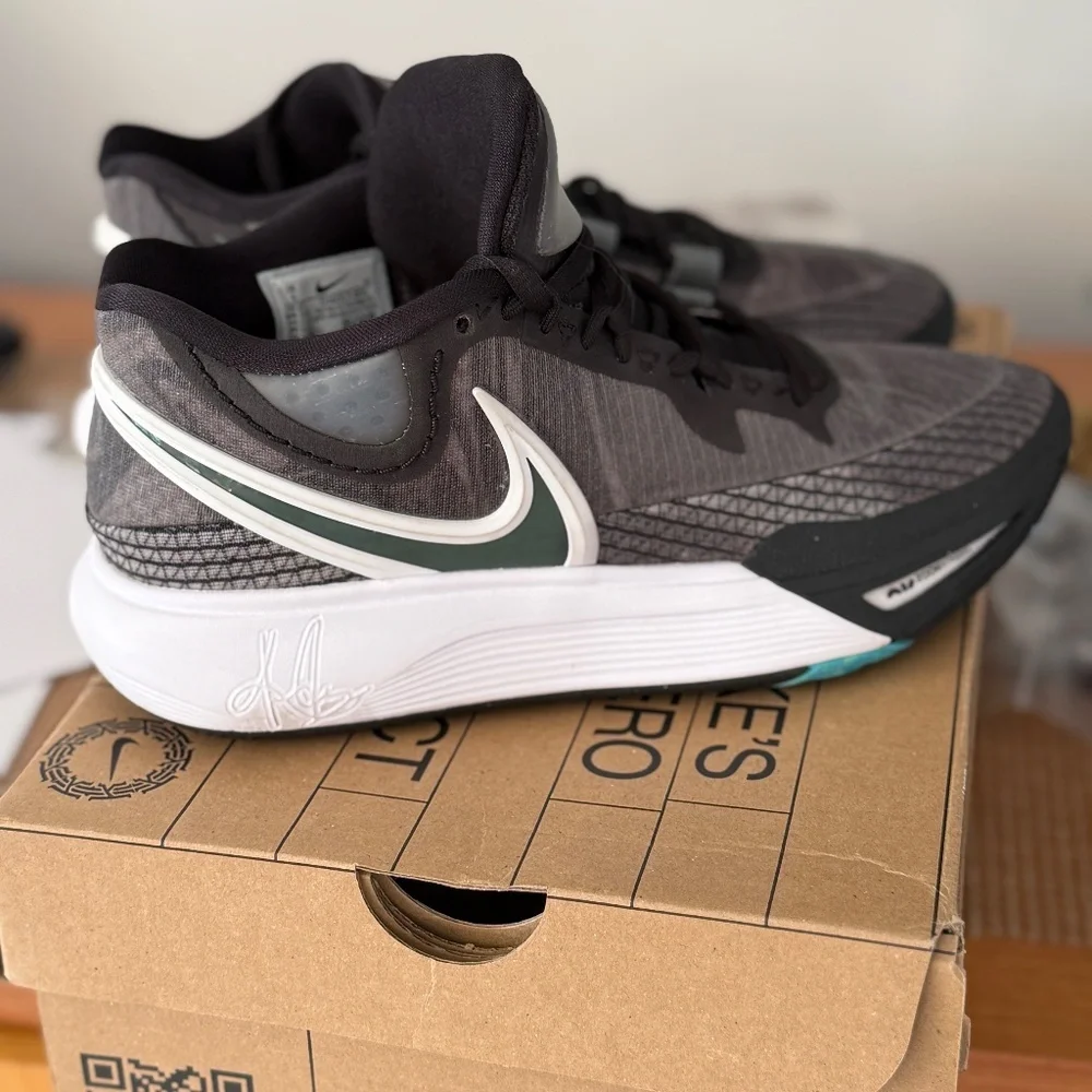 Nike Kyrie 8 Orca Youth Basketball Shoes Size 5Y NWT